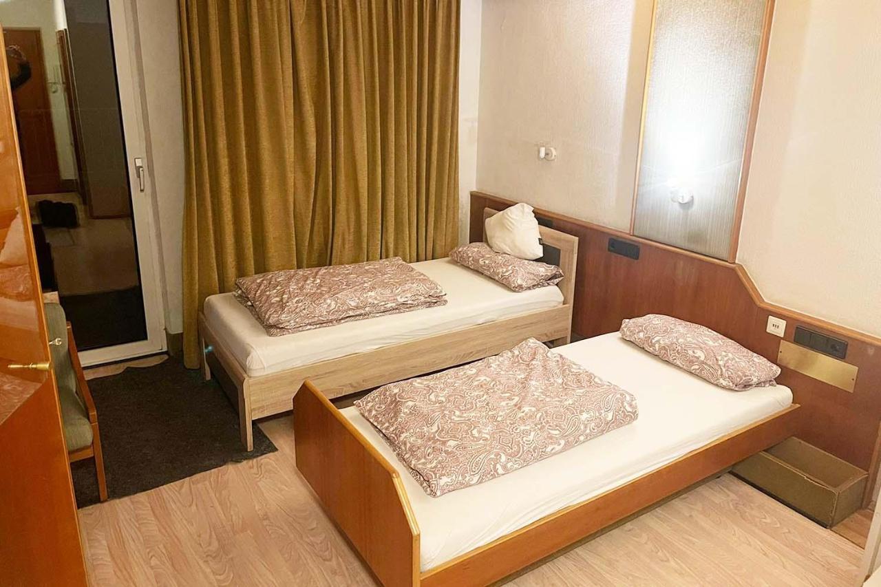 One Room Apartment In ברגיש גלאדבך מראה חיצוני תמונה