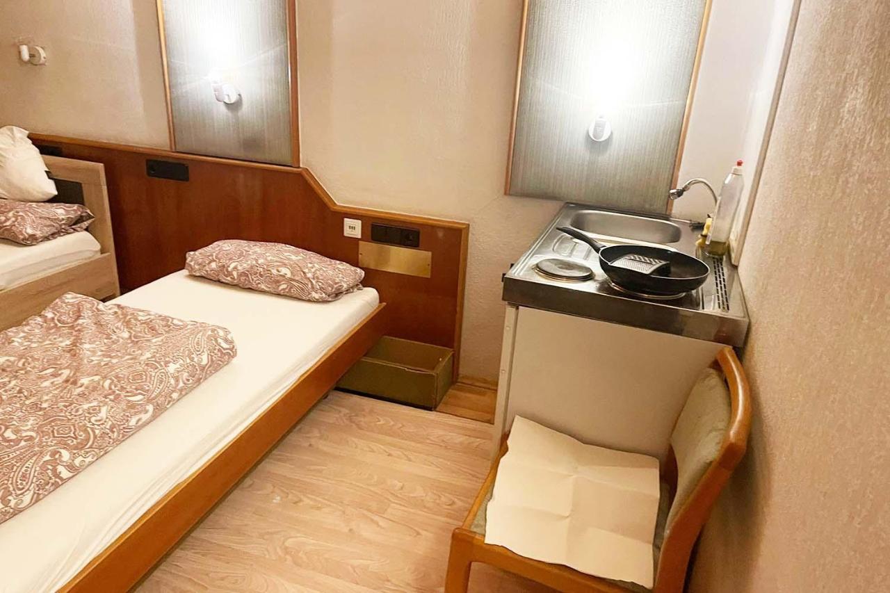 One Room Apartment In ברגיש גלאדבך מראה חיצוני תמונה