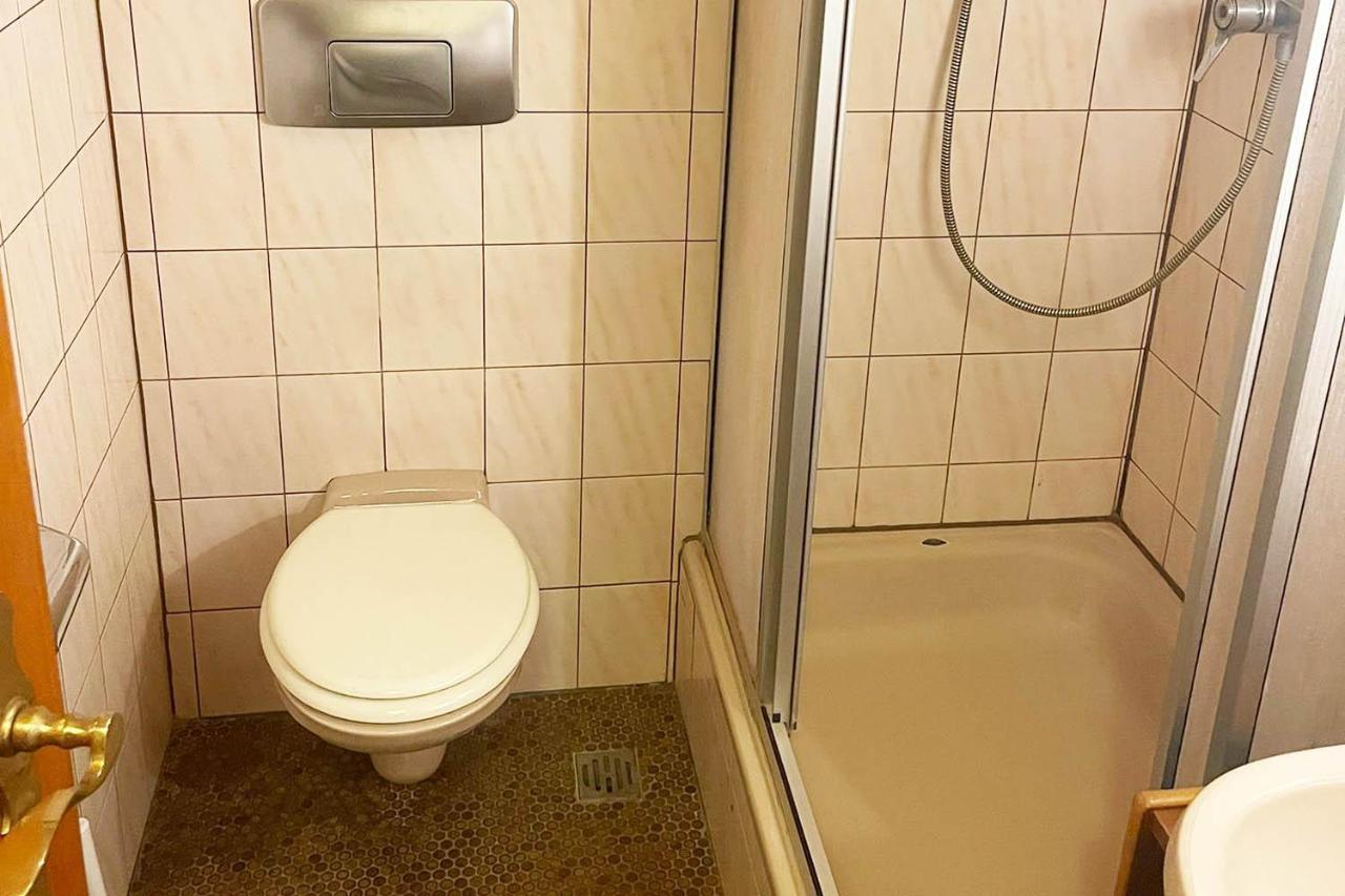 One Room Apartment In ברגיש גלאדבך מראה חיצוני תמונה
