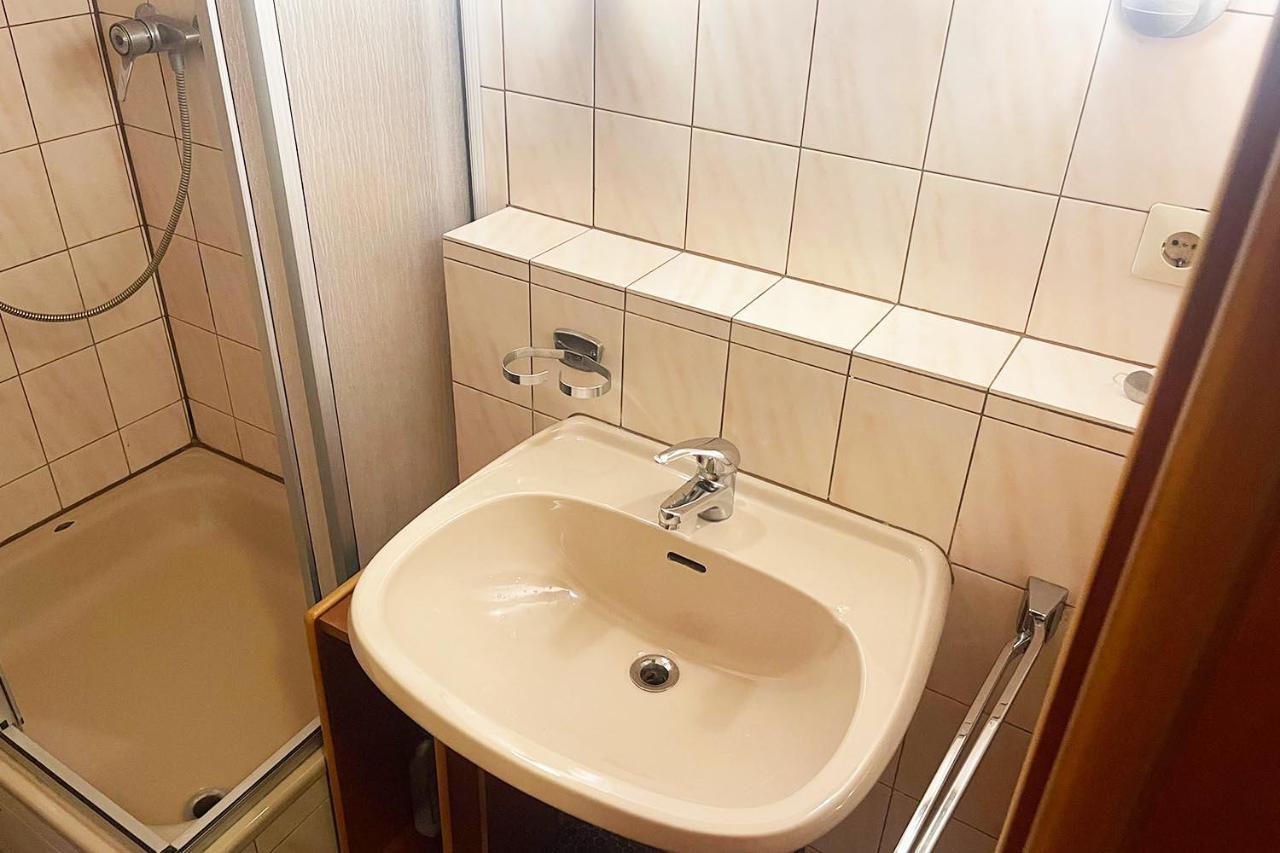One Room Apartment In ברגיש גלאדבך מראה חיצוני תמונה